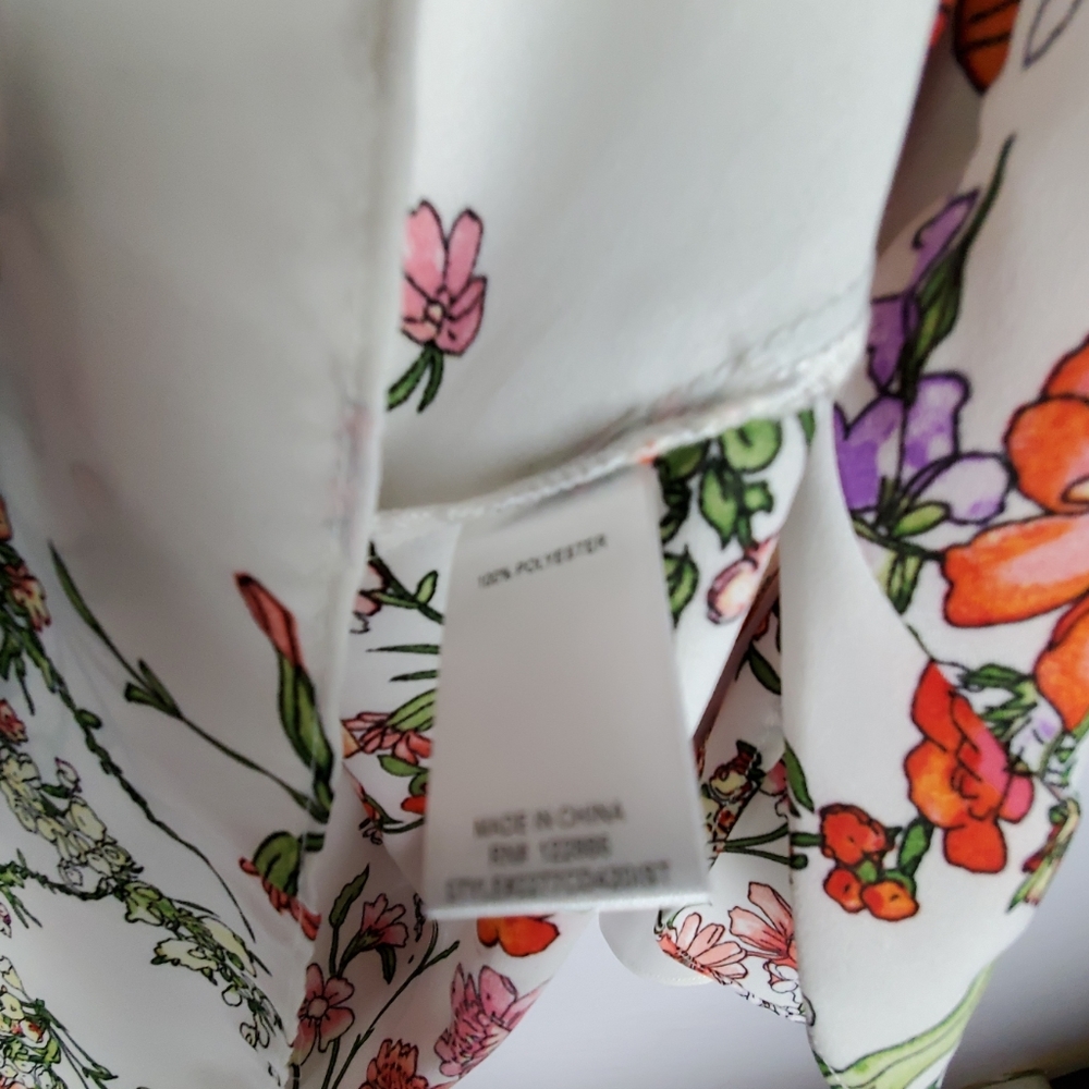 CHENAULT White Floral Ruffled Bell Sleeve Boho Top - Picture 5 of 6